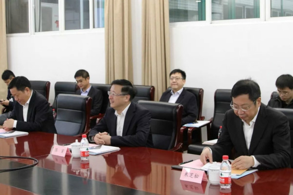 陈寅一行听取上海三思的工作汇报