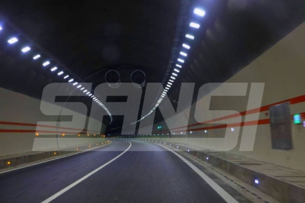 云南大(理)丽(江)隧道照明