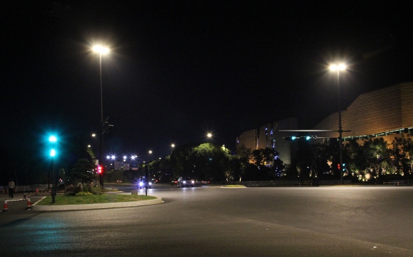 三思承建舟山海天大道LED节能路灯