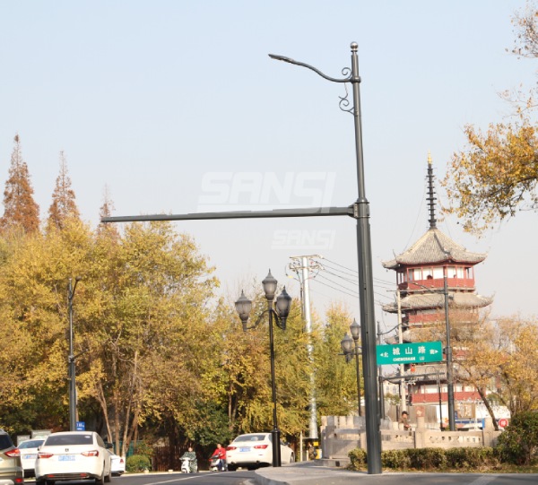 南通市区多杆合一:照明、监控合杆(上海三思供应)