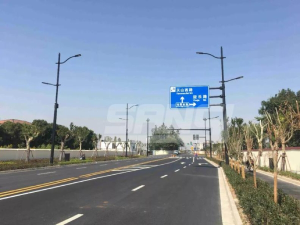 三思多杆合一道路照明