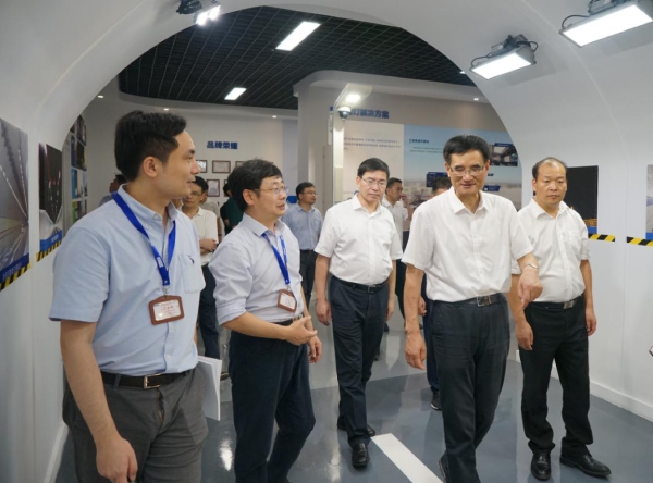 浙江省委常委、统战部部长熊建平(右二)、金华市委书记陈龙(中),浦江县委书记程天云(右)