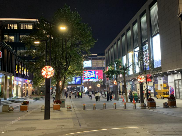 安全与便利兼得,智慧灯杆,新增Wi-Fi,紧急呼叫服务