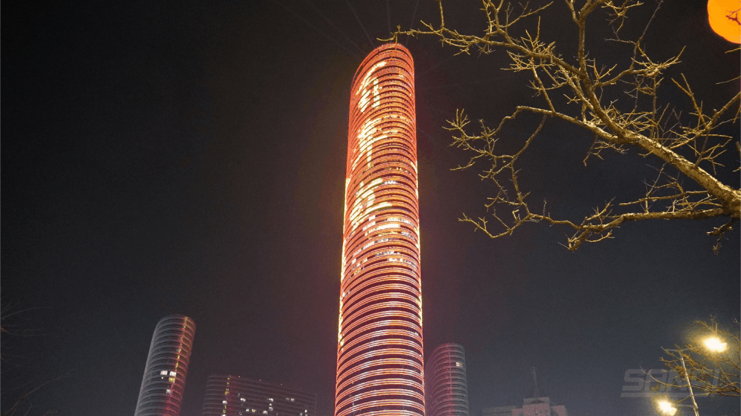 三思模条屏徐州之巅演绎40000㎡光影盛宴 三思模条屏徐州之巅演绎40000㎡光影盛宴