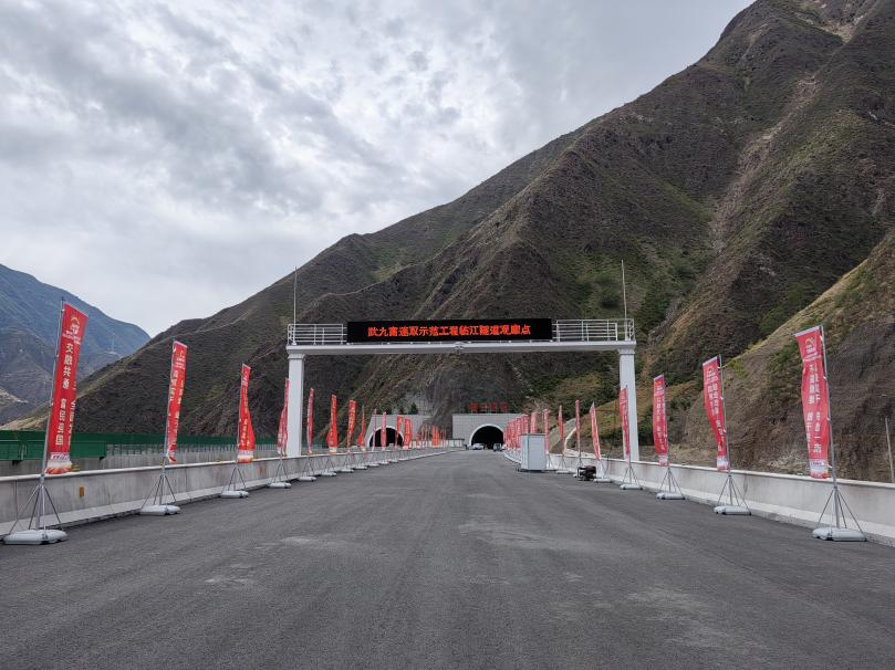 武九高速,反射式照明,LED隧道照明,上海三思隧道灯