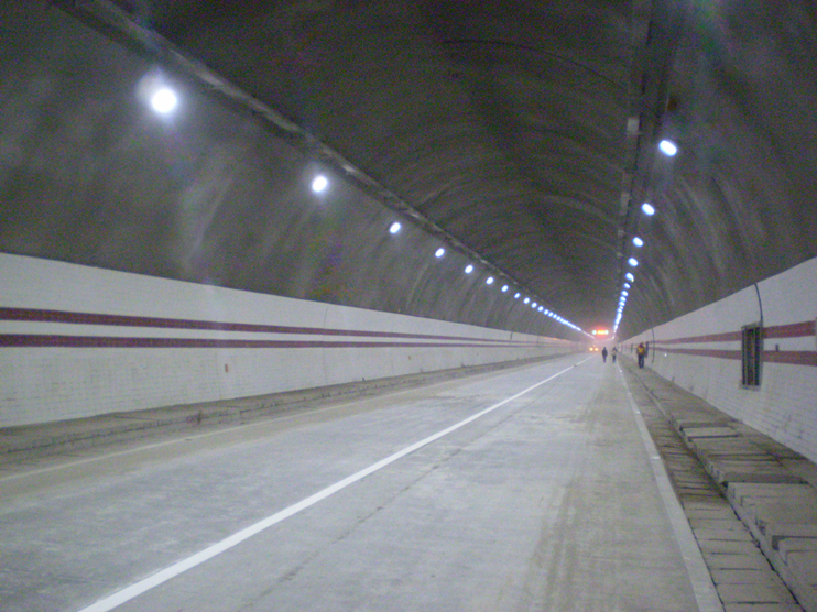隧道照明：改善隧道内环境的舒适度