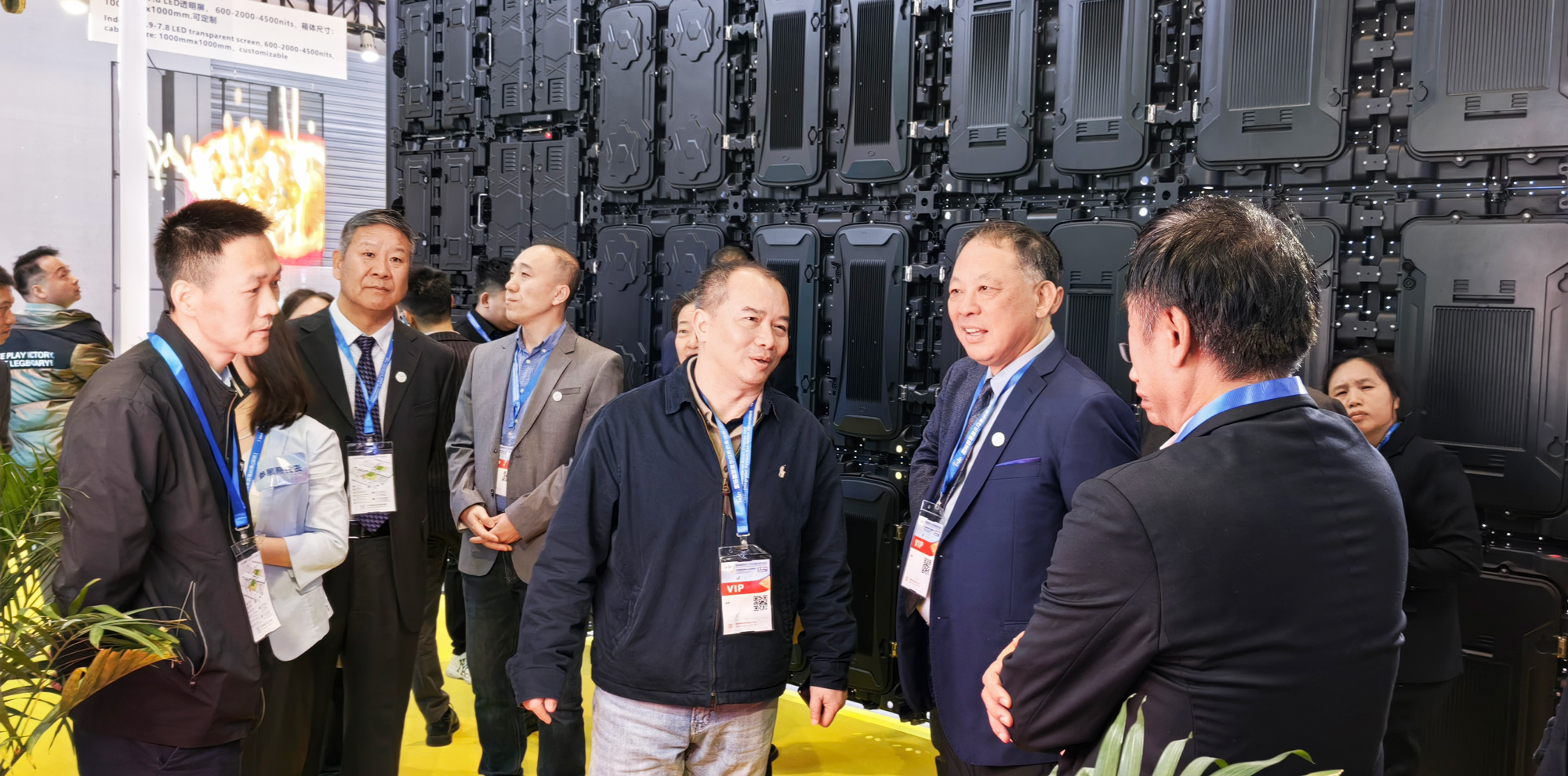 三思,多场景创新显示系统,解决方案,亮相ISLE,AI数字人领航,智启未来交互,新纪元