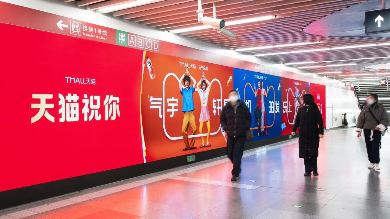 科技赋能艺术,三思显示,让地铁通道,变身艺术展廊