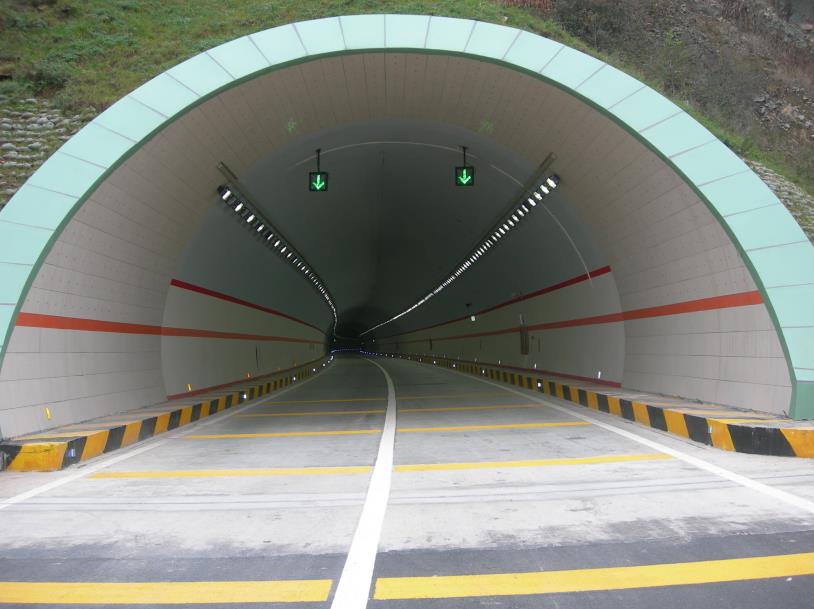 智能调光系统,应对,隧道能见度,变化