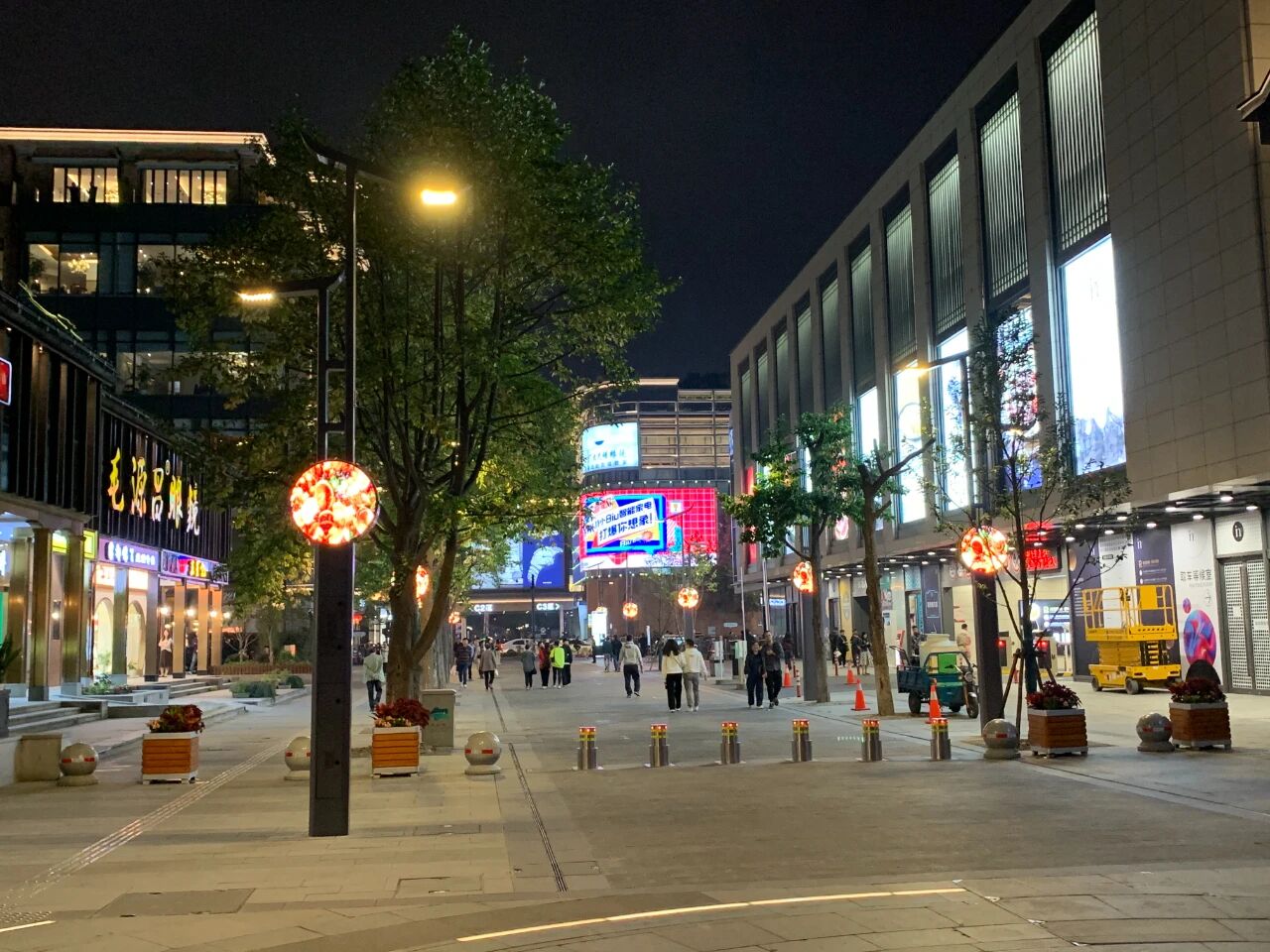 当我们追光时,也在追寻你,三思LED,照亮家国,同庆之路